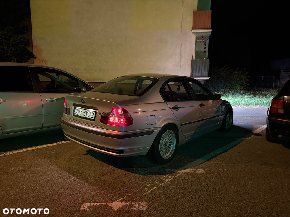 BMW Seria 3 318i - 6