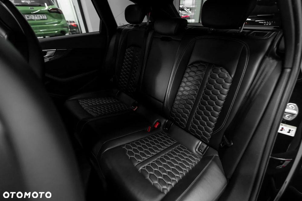 Audi RS4 Limousine - 12