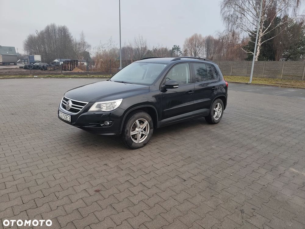 Volkswagen Tiguan - 1