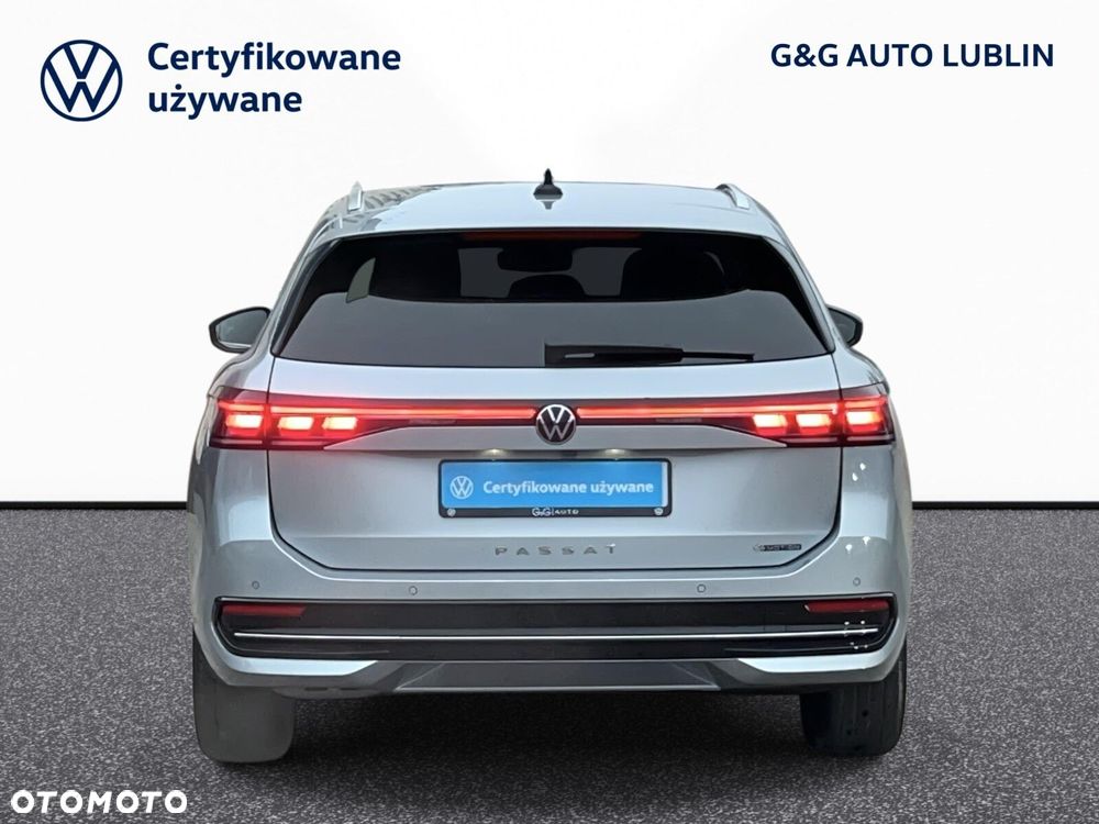 Volkswagen Passat - 4