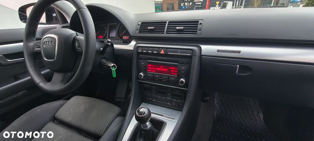 Audi A4 Avant 2.0 T FSI quattro - 16