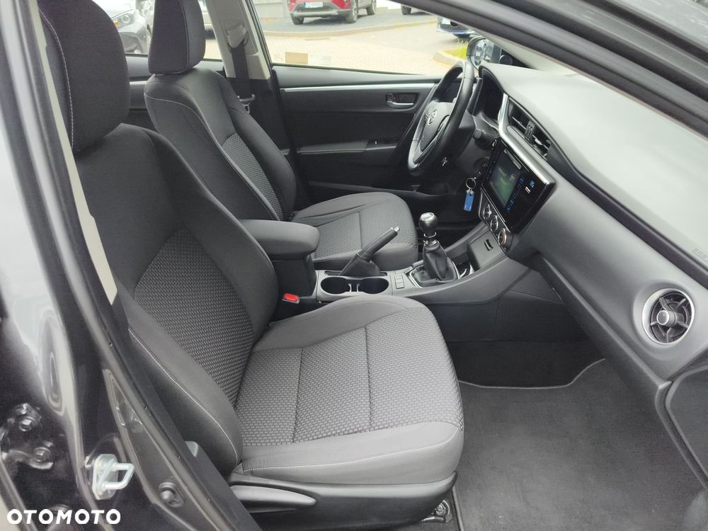 Toyota Corolla 1.6 Classic Plus - 9