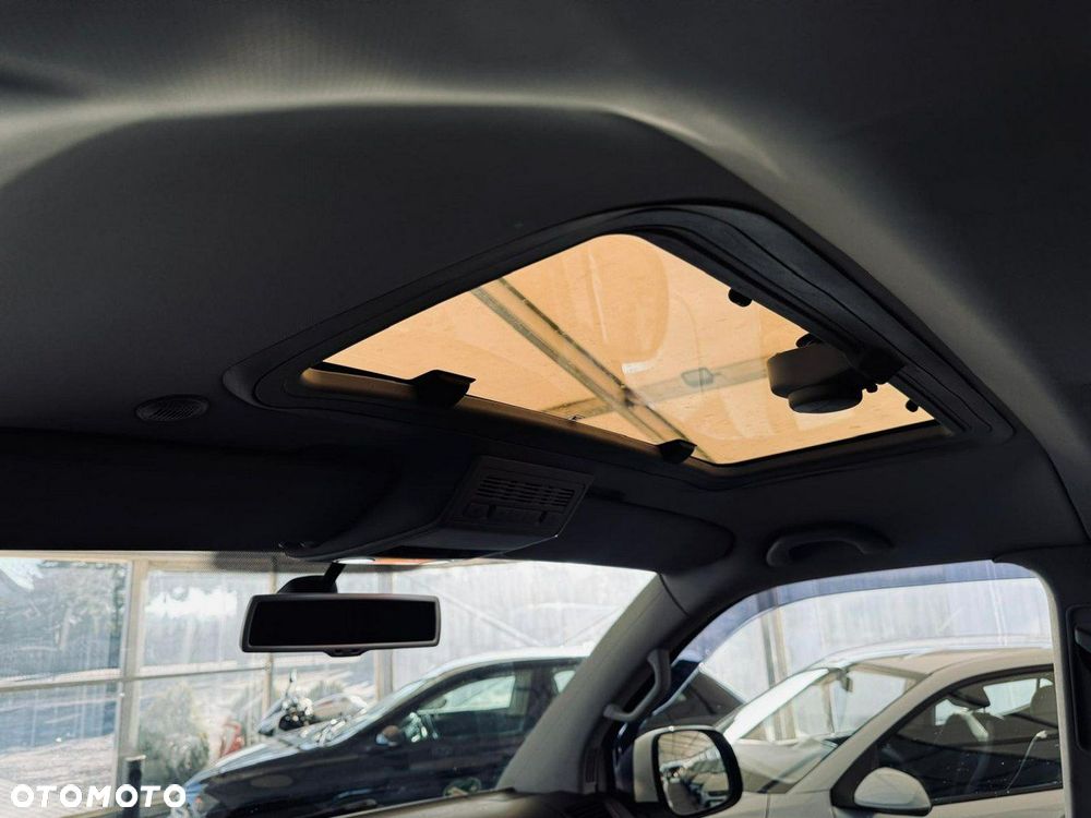 Volkswagen Multivan - 27