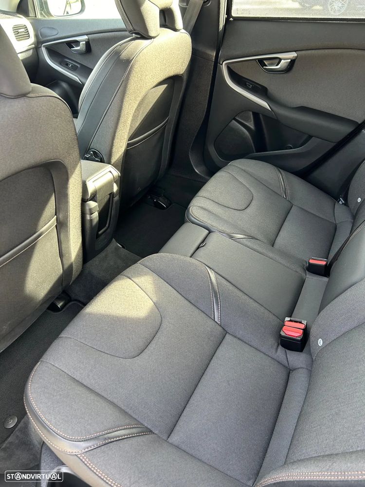 Volvo V40 Cross Country - 6