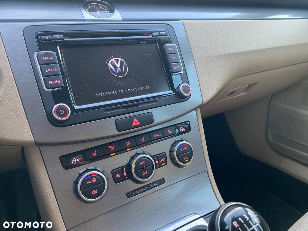 Volkswagen Passat - 10
