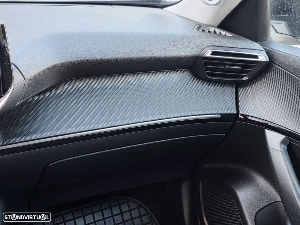 Peugeot 2008 1.2 PureTech Allure - 45