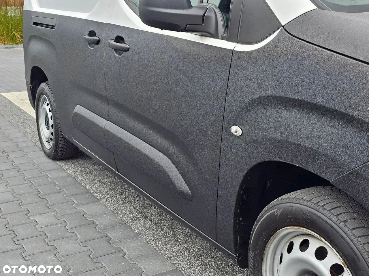 Peugeot Partner / Rifter Long IZOTERMA Chłodnia Mroźnia Zabudowa Firmy: GRUAU Salon Polska BEZWYPADKOWY Serwisowany w ASO Ładny Zadbany Faktura Vat 23% - 27