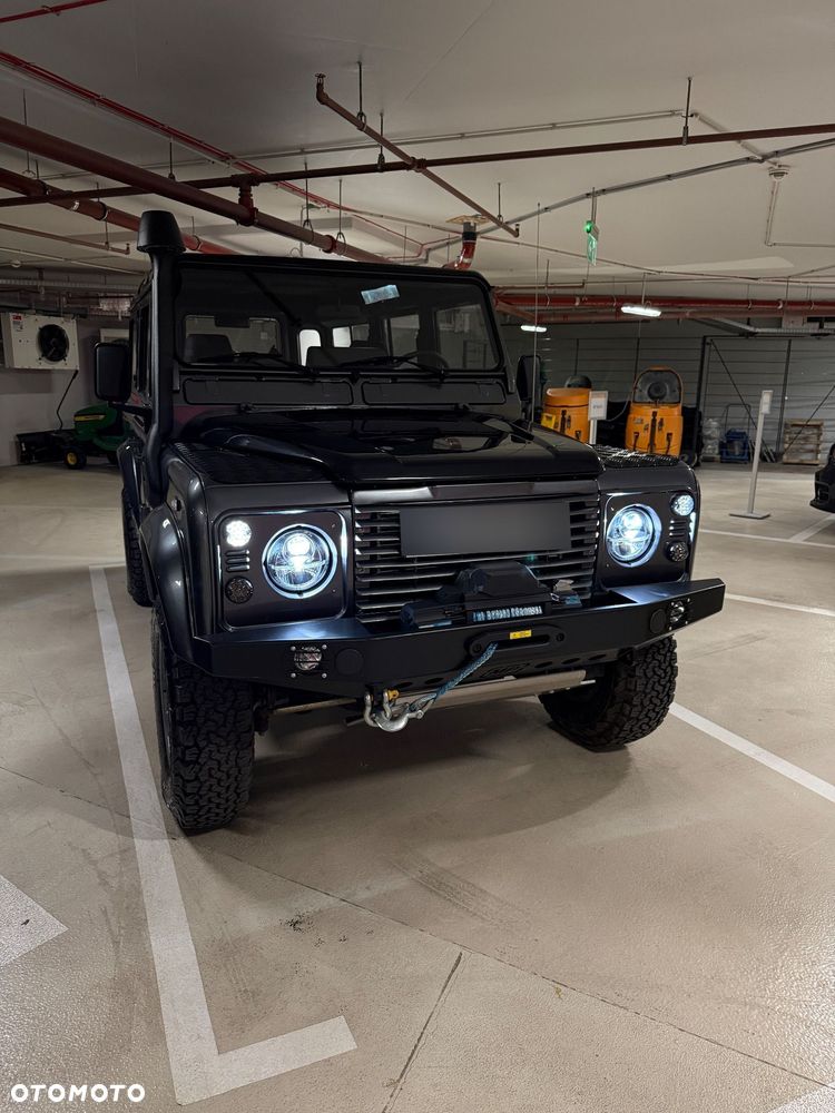 Land Rover Defender - 17