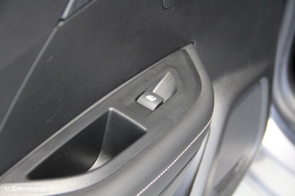 Peugeot 2008 1.2 Hybrid Allure e-DCS6 - 27