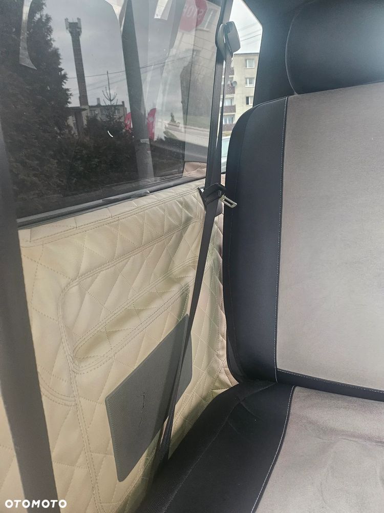 Volkswagen Caravelle - 11