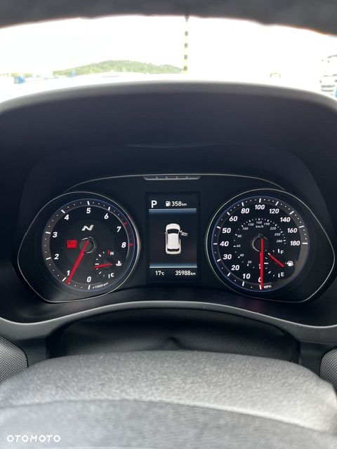 Hyundai Veloster - 15