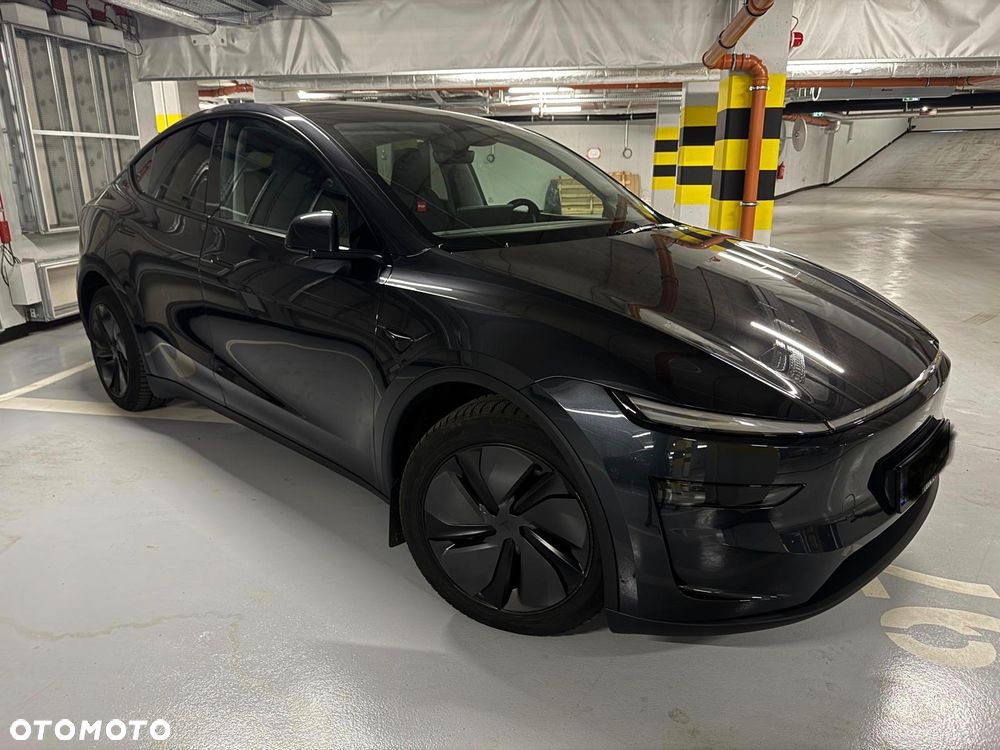 Tesla Model Y - 1