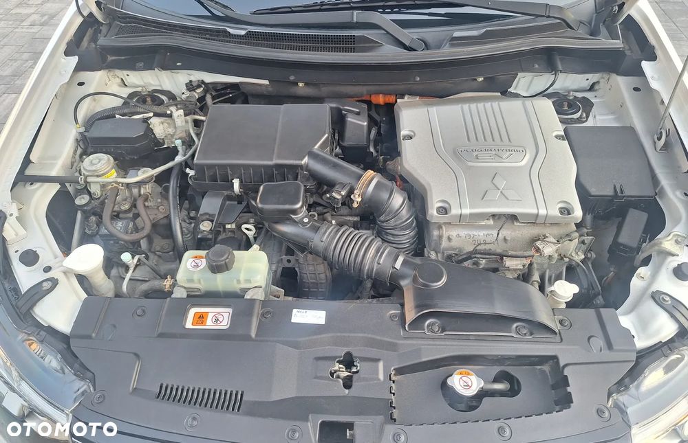 Mitsubishi Outlander 2.0 4WD Plug-In Hybrid - 26