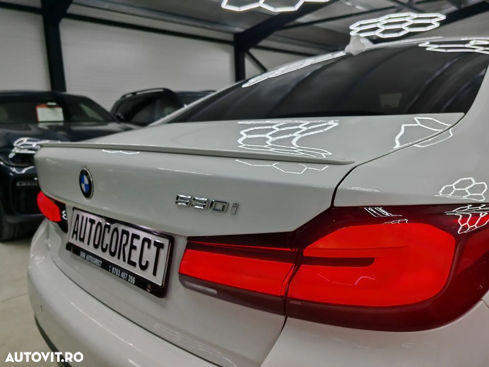 BMW Seria 5 530i AT MHEV - 36