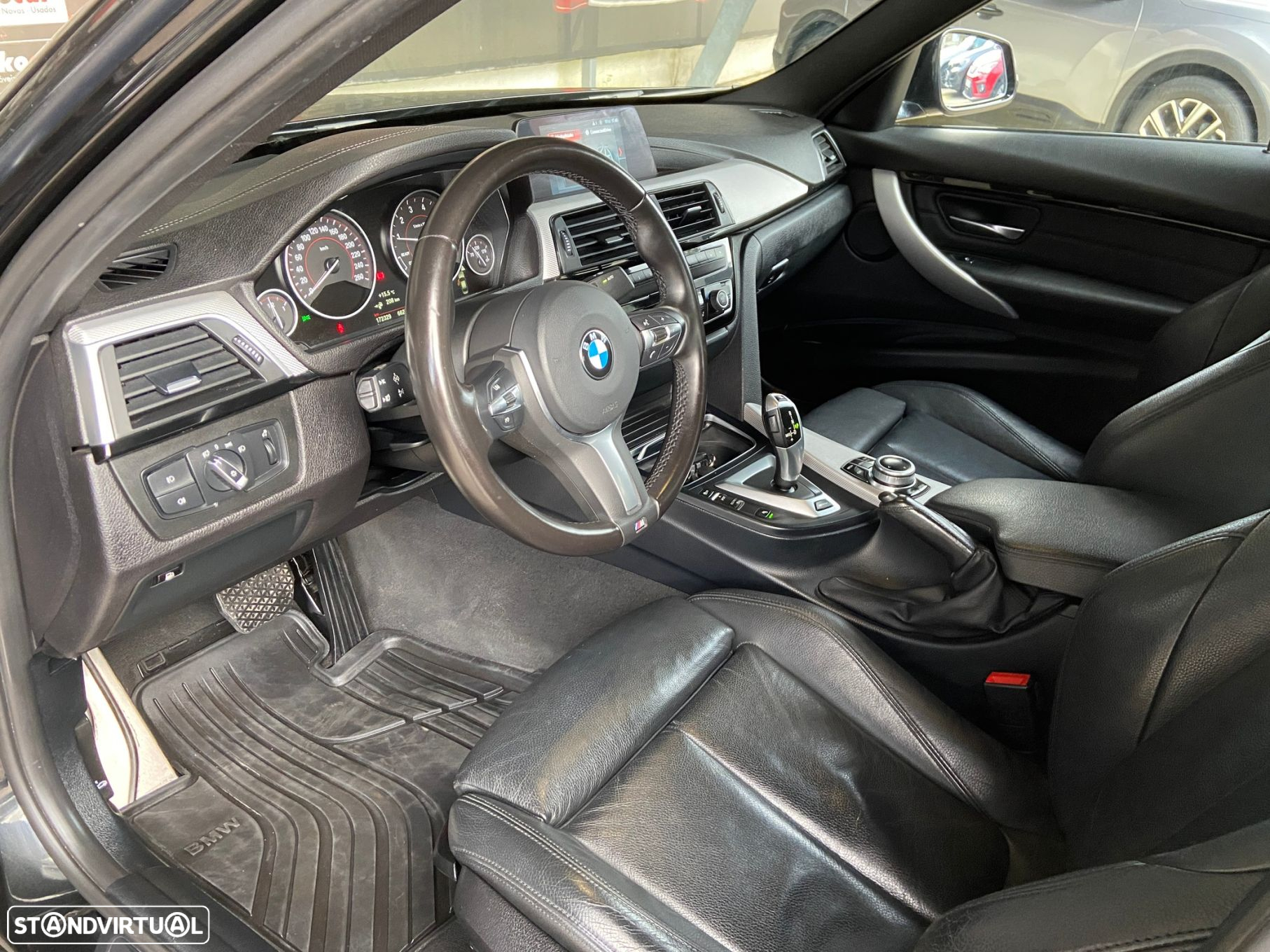 BMW 330 e iPerformance Pack M - 11