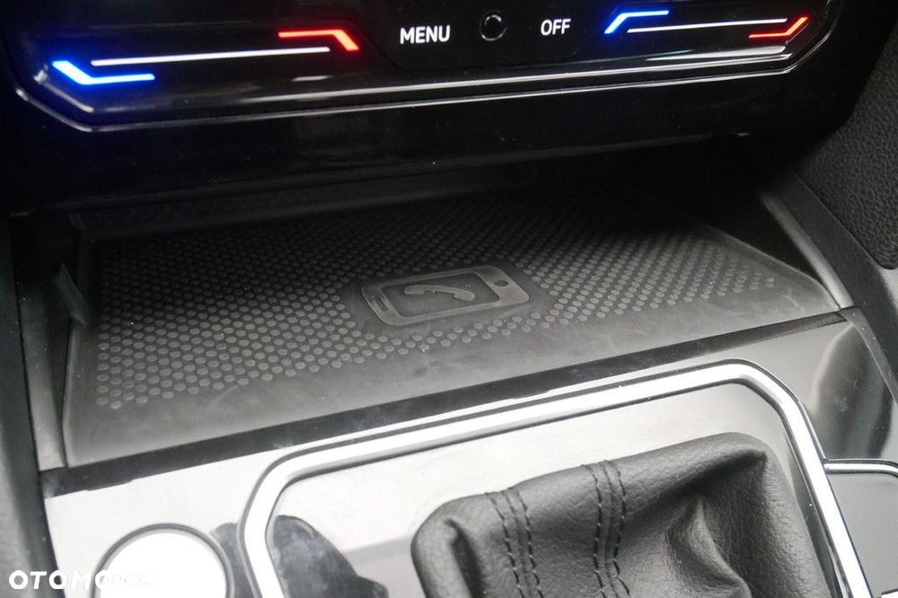 Volkswagen Passat Variant 2.0 TSI Elegance DSG - 28