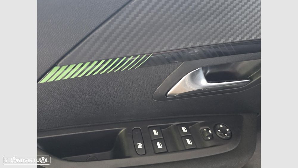 Peugeot 208 1.2 PureTech Active - 12