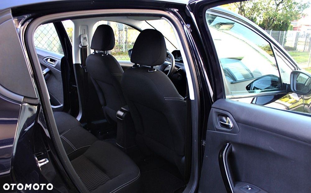 Peugeot 208 - 14