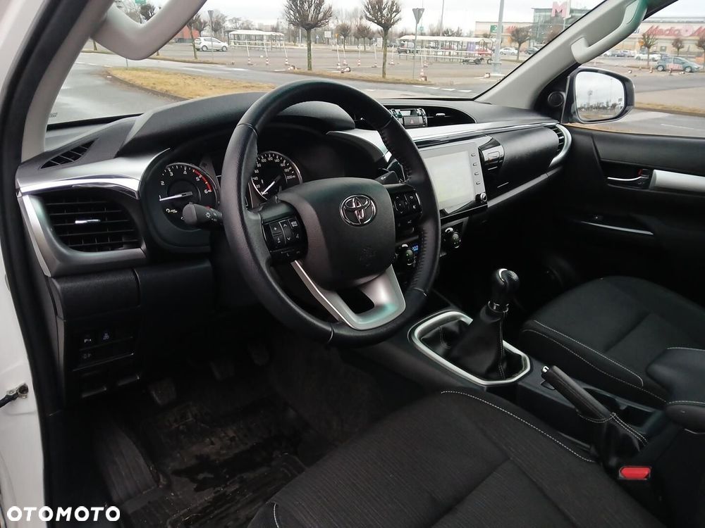 Toyota Hilux 2.8 D-4D Double Cab SR5 4x4 - 17