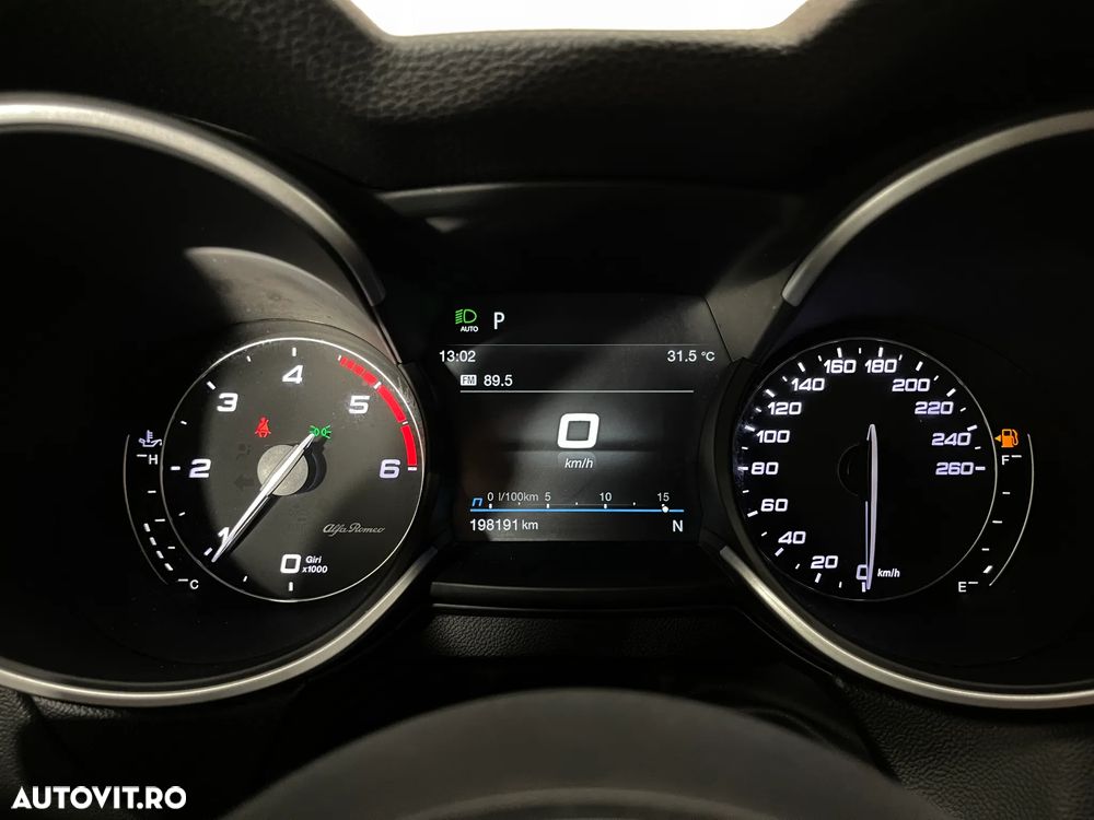 Alfa Romeo Stelvio 2.2 16V AT8 Q4 Business - 28
