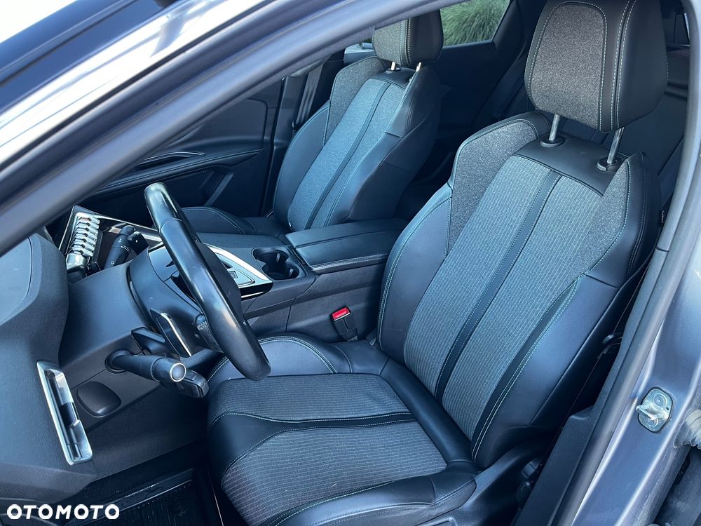 Peugeot 3008 1.5 BlueHDi Allure Pack S&S EAT8 - 23