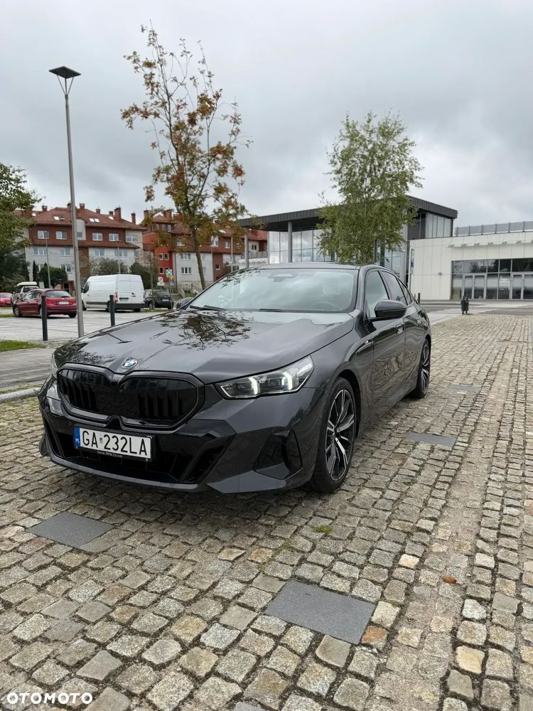 BMW Seria 5 2024 photo 3
