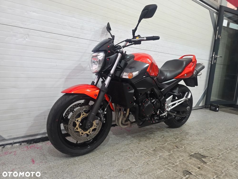 Suzuki GSR - 2