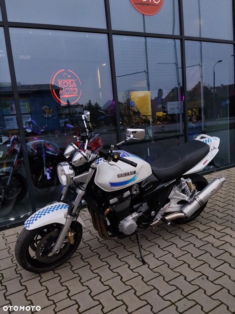 Suzuki GSX - 16