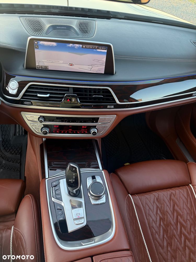BMW Seria 7 750i xDrive sport - 36