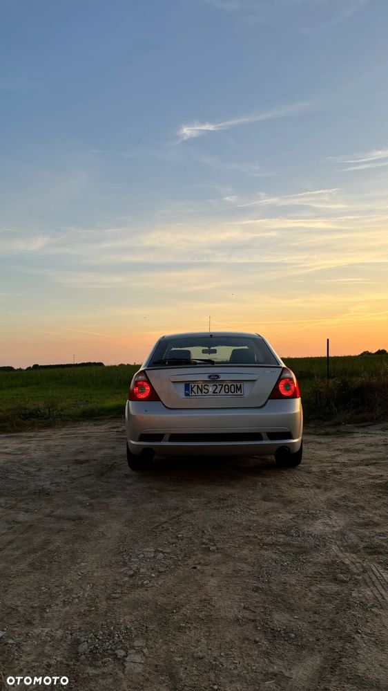 Ford Mondeo 3.0 V6 ST 220 - 28