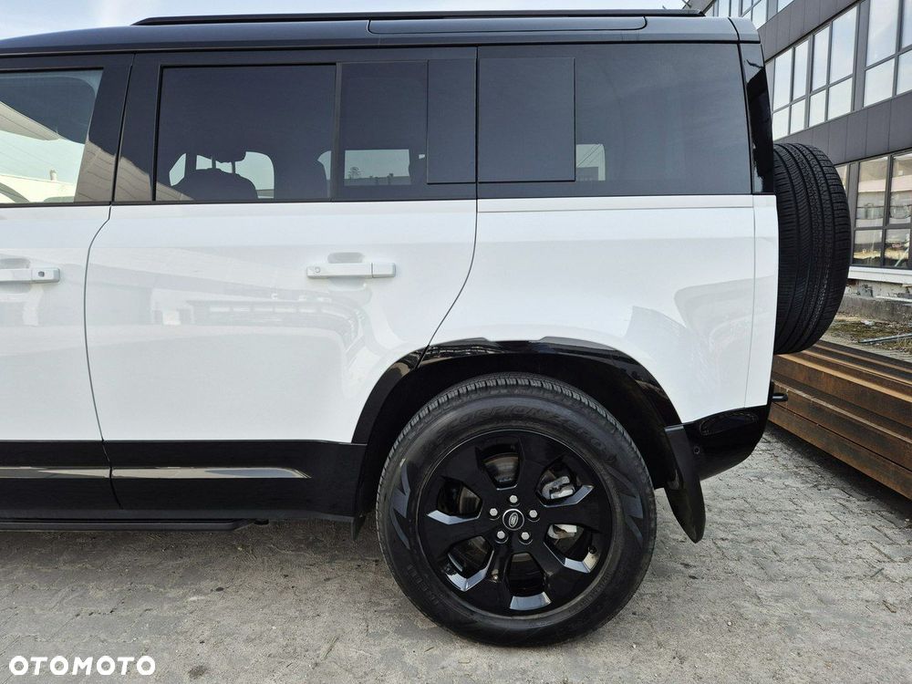 Land Rover Defender - 27