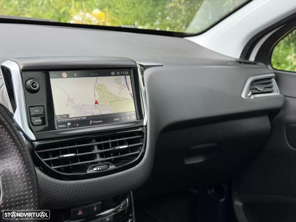 Peugeot 208 1.2 PureTech GT Line - 31
