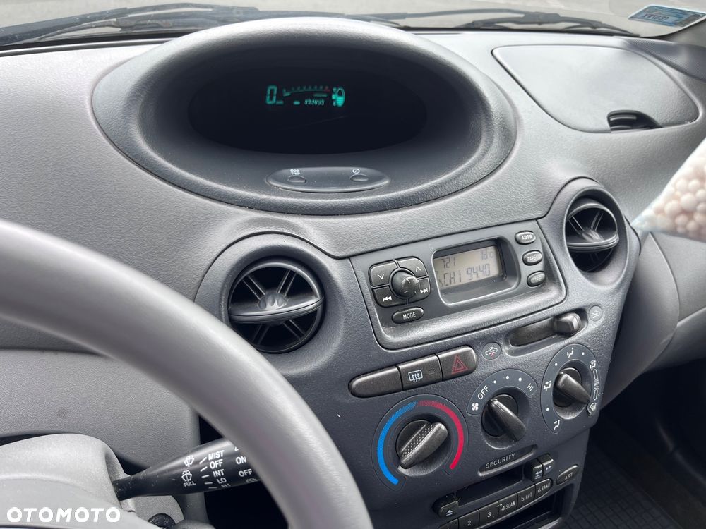 Toyota Yaris - 15