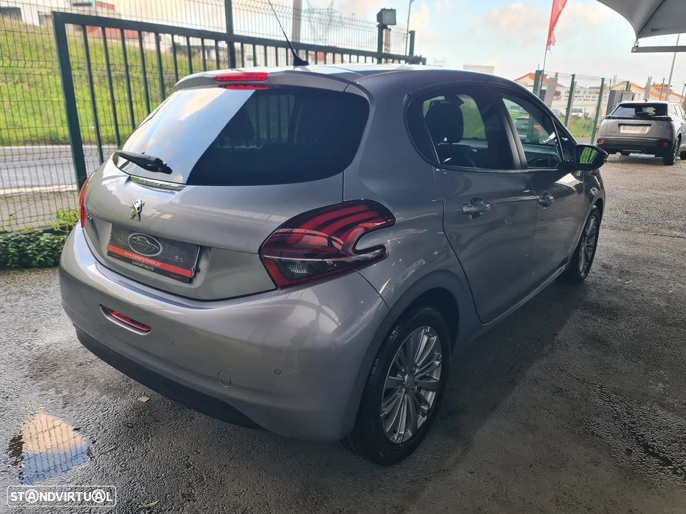 Peugeot 208 1.2 PureTech Signature - 9