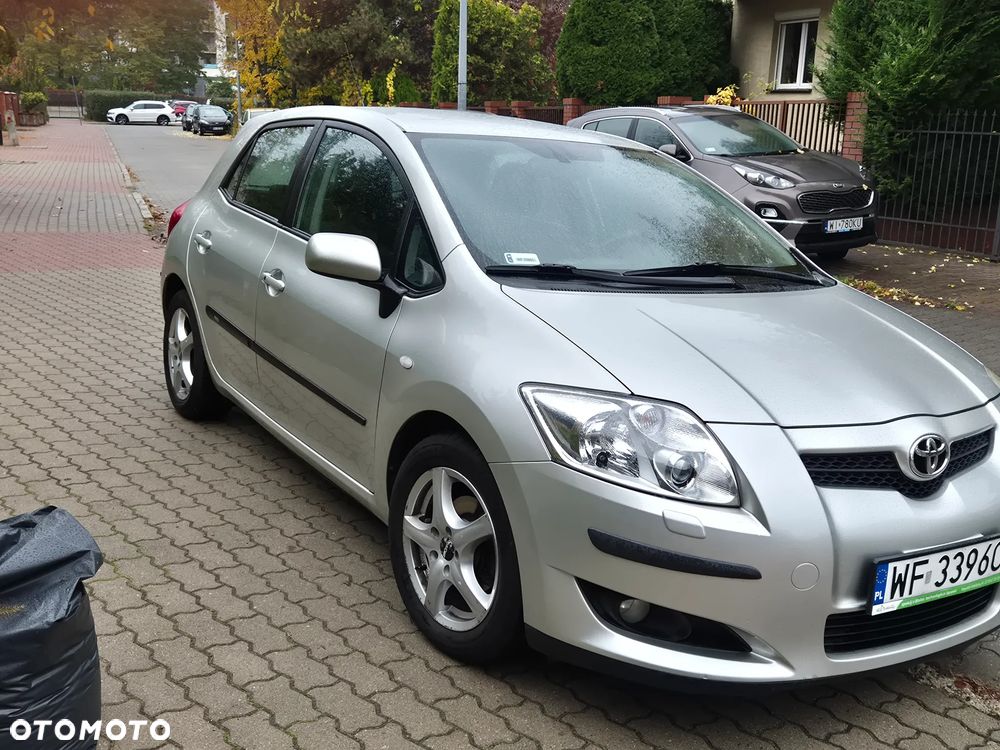 Toyota Auris 2009 photo 2