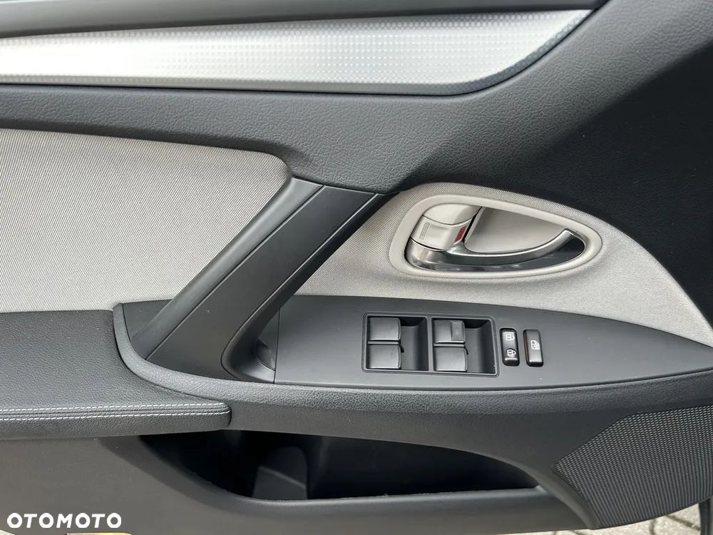 Toyota Avensis 1.8 Comfort - 30