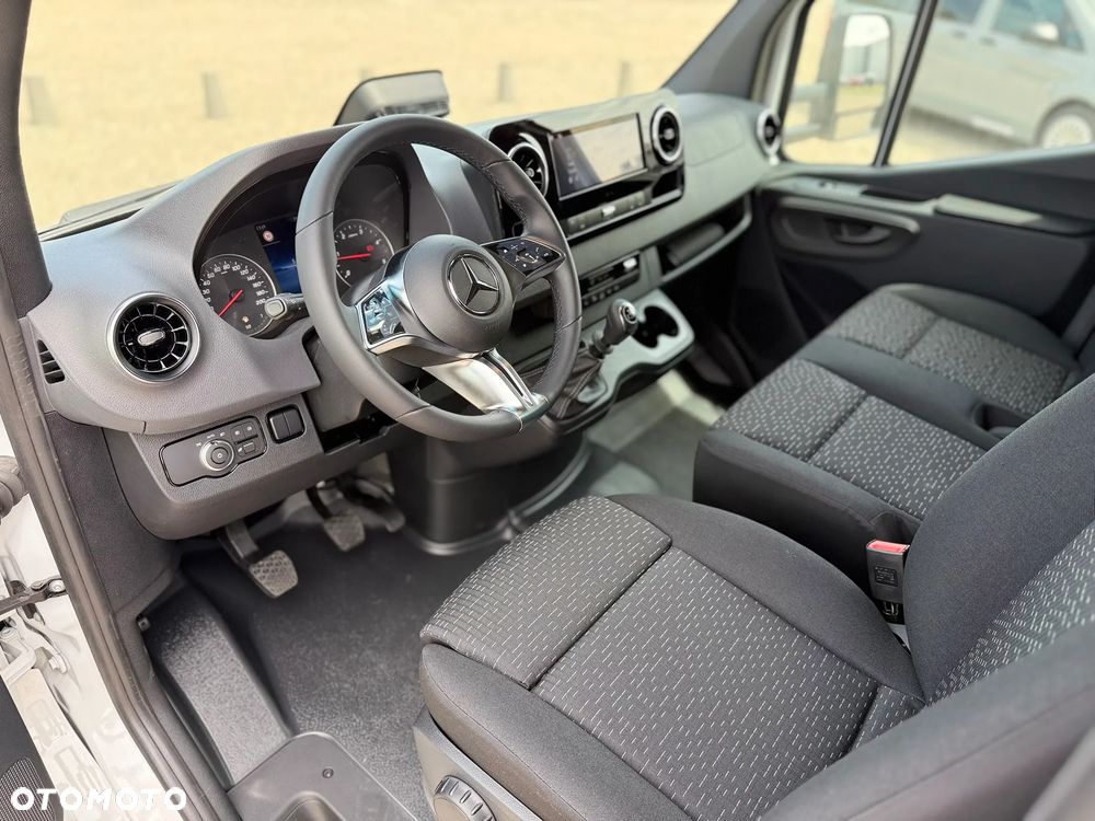 Mercedes-Benz Sprinter - 11