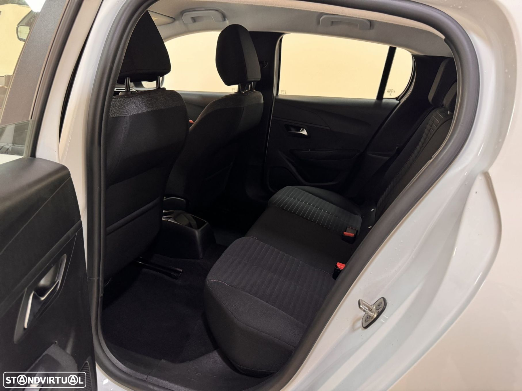 Peugeot 208 1.2 PureTech Active Pack - 32