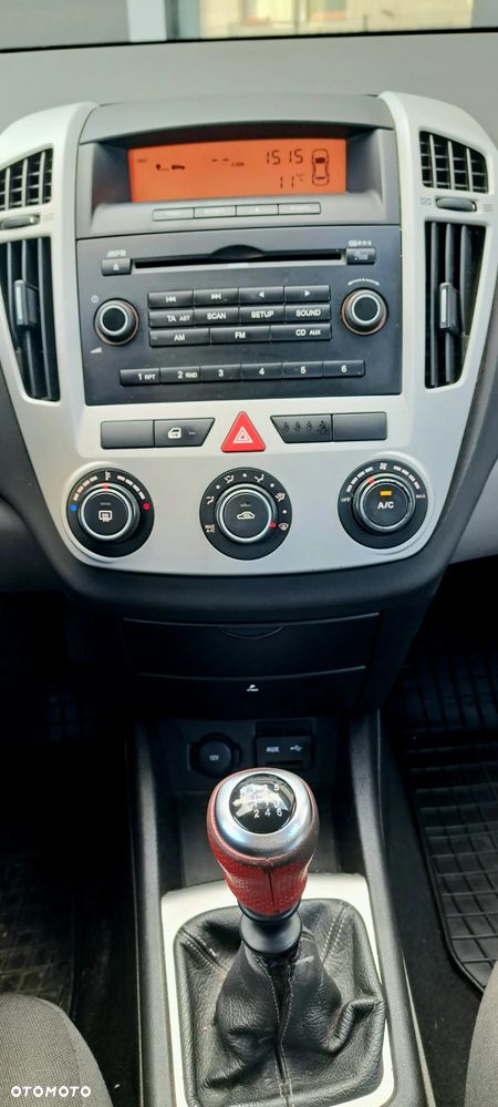 Kia Ceed - 10