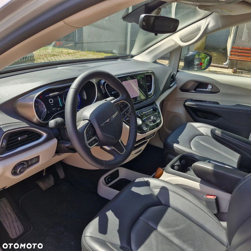 Chrysler Pacifica - 8