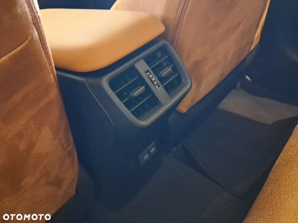 Lexus UX 300h Business - 13