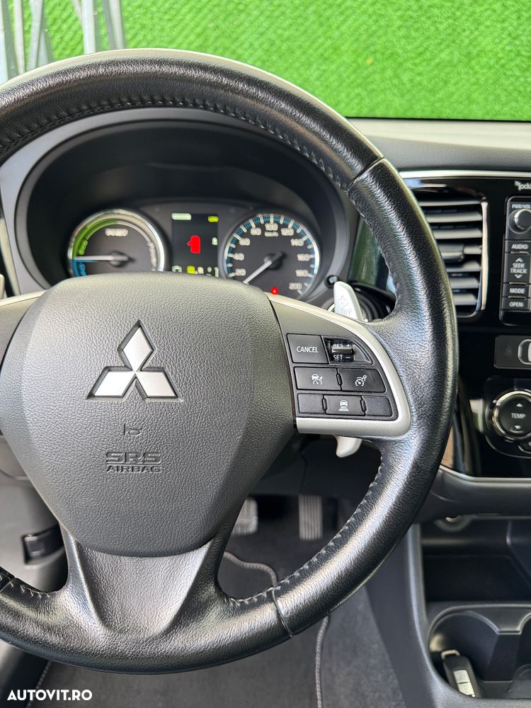 Mitsubishi Outlander 2.0 4WD Plug-In Hybrid Plus - 18