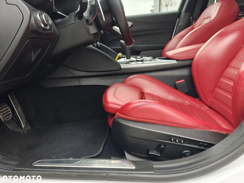Alfa Romeo Giulia 2.0 Turbo 16V AT8 Veloce Ti - 38
