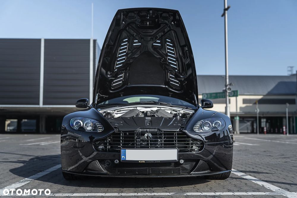Aston Martin V12 Vantage Carbon Black - 20