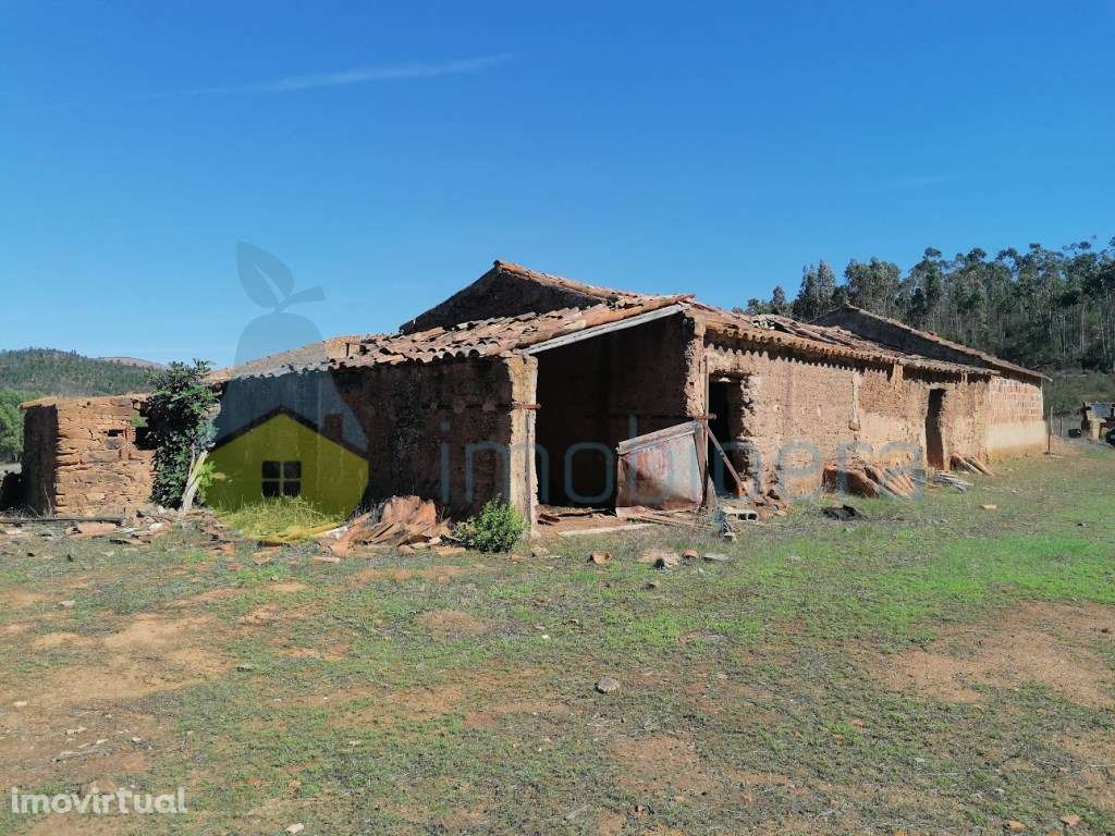 Casa para recuperar com vários terrenos.
House to recover with sev... - Grande imagem: 3/32