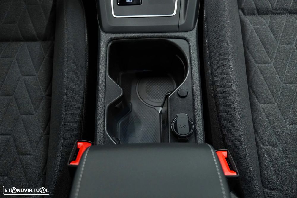 VW Golf 1.5 eTSI Urban DSG - 28