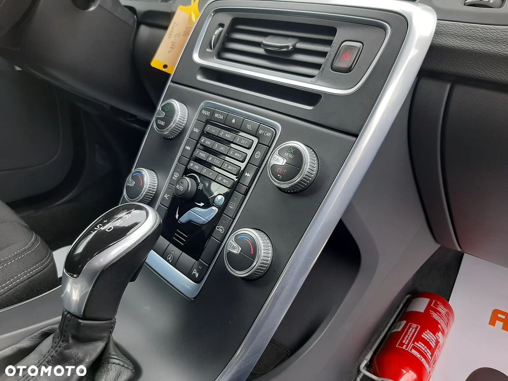 Volvo V60 D2 Momentum - 29