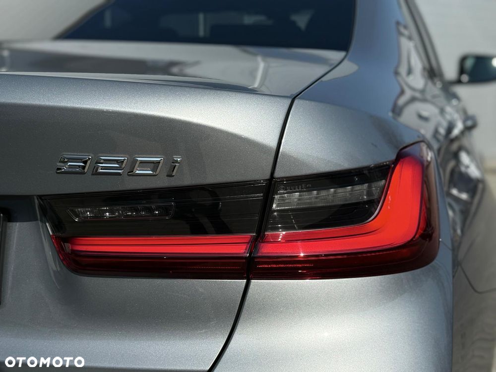 BMW Seria 3 320i M Sport - 9