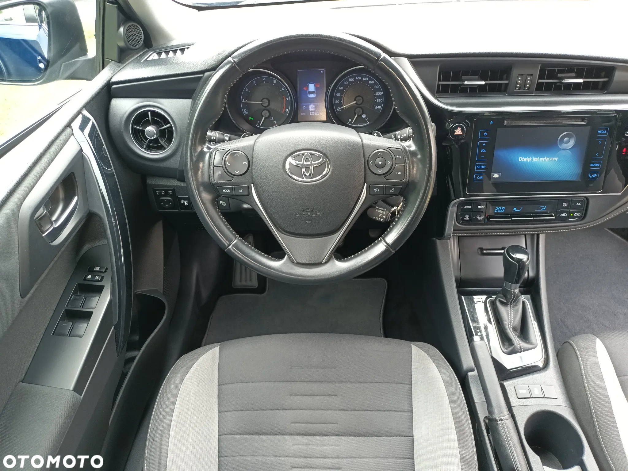 Toyota Auris 1.6 Premium MS - 10