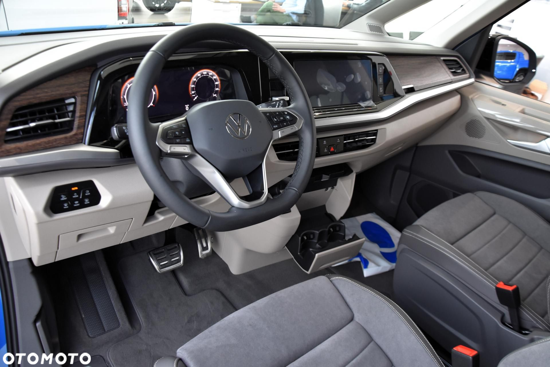 Volkswagen Multivan - 11